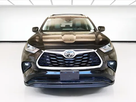 Photos of 2020 Toyota Highlander XLE for sale in Montclair, CA at STG Montclair