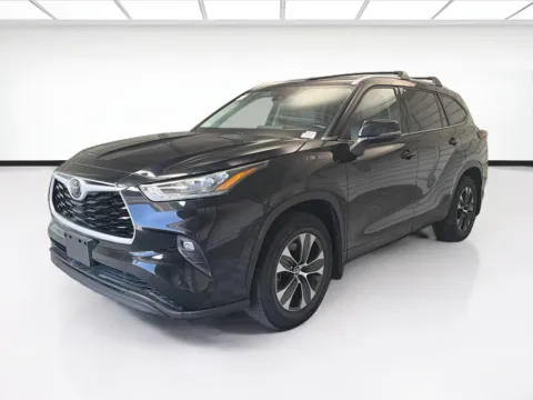 Black 2020 Toyota Highlander XLE for sale in Montclair, CA