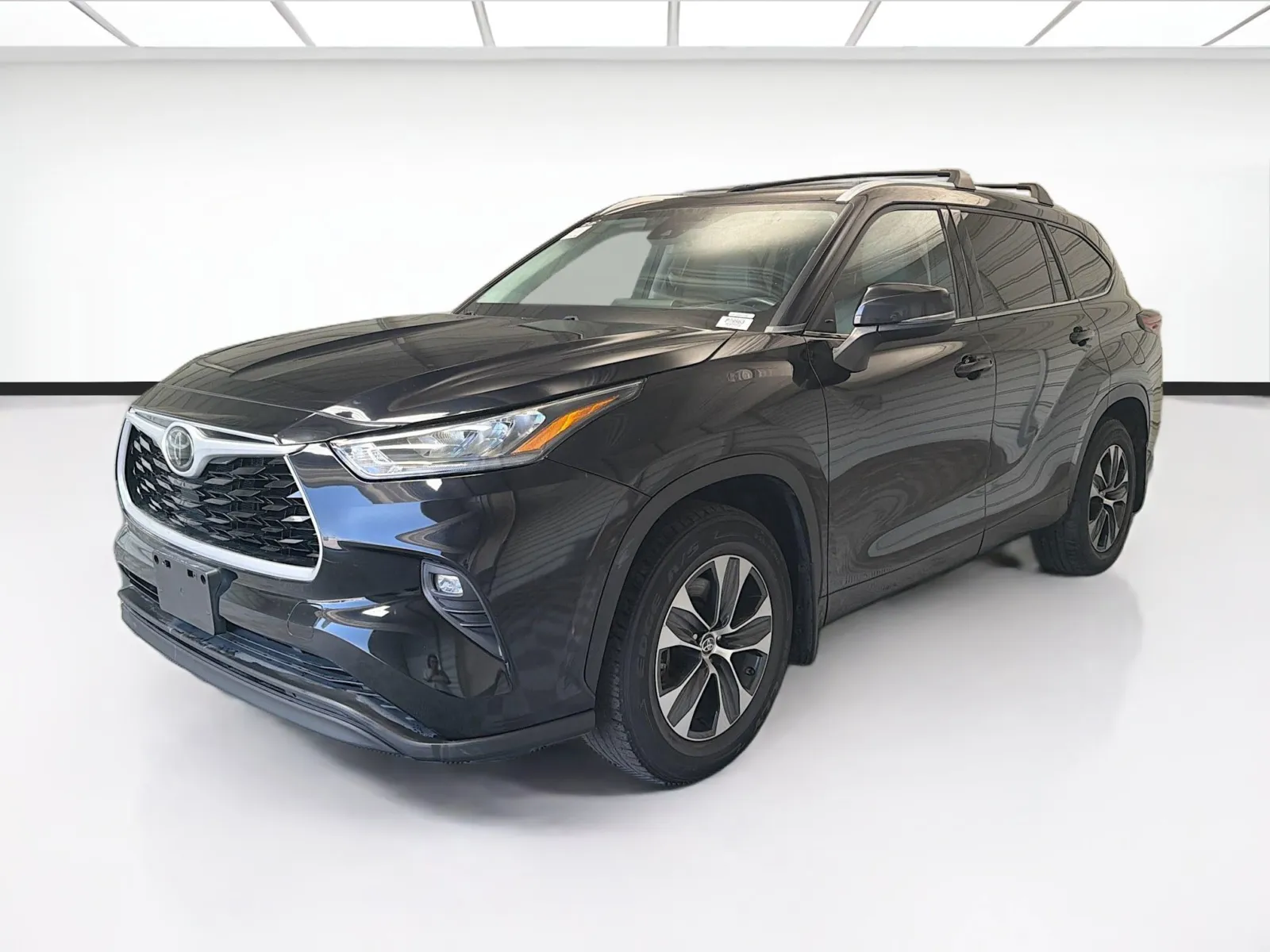 Black 2020 Toyota Highlander XLE for sale in Montclair, CA