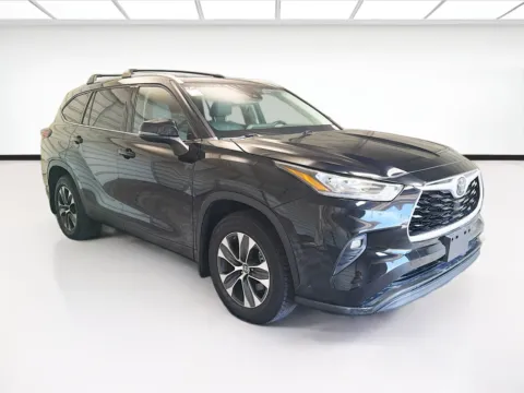 Another view of 2020 Toyota Highlander XLE for sale in Montclair, CA at STG Montclair