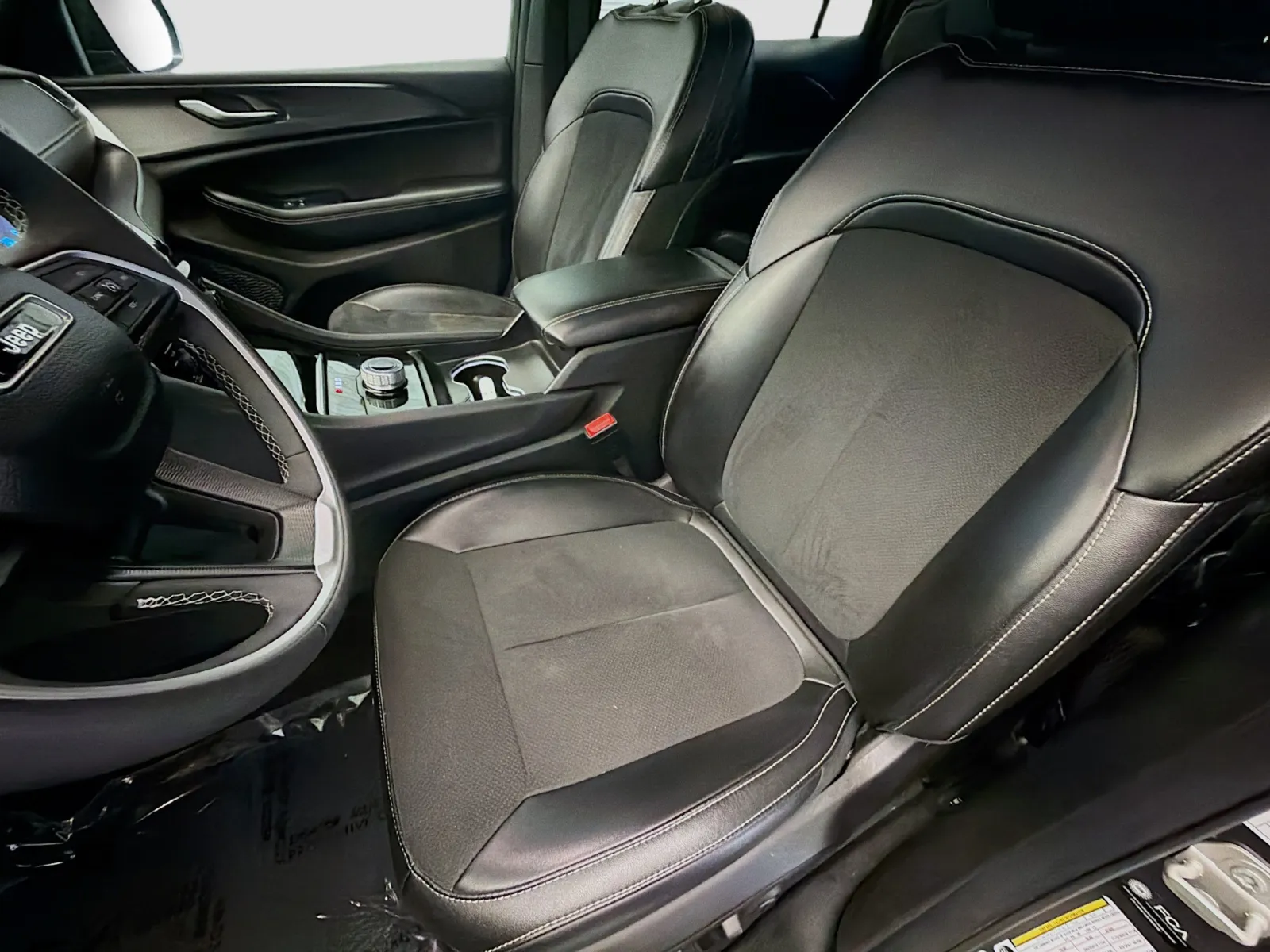 Jeep Grand Cherokee L photo 11