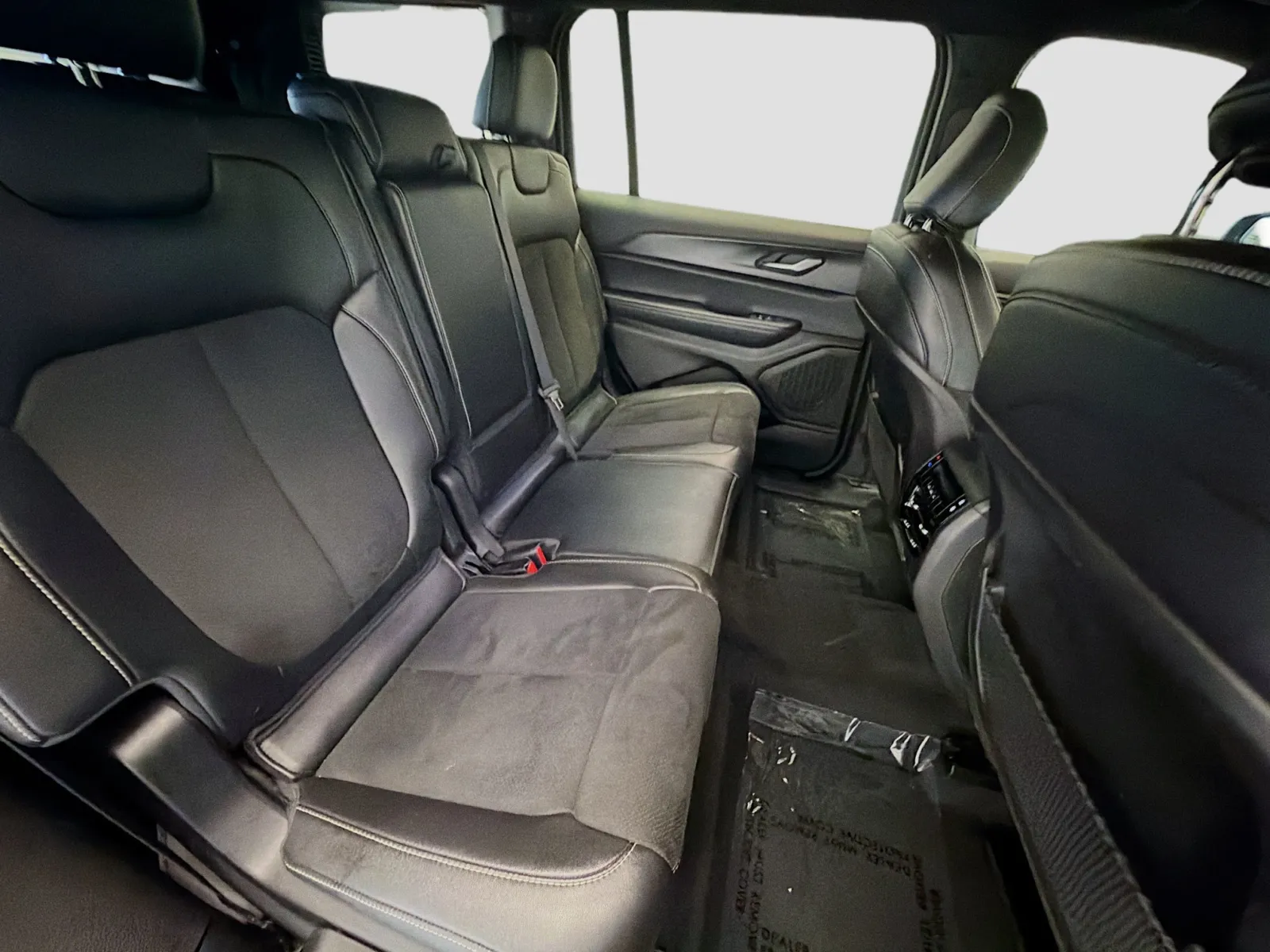 Jeep Grand Cherokee L photo 14