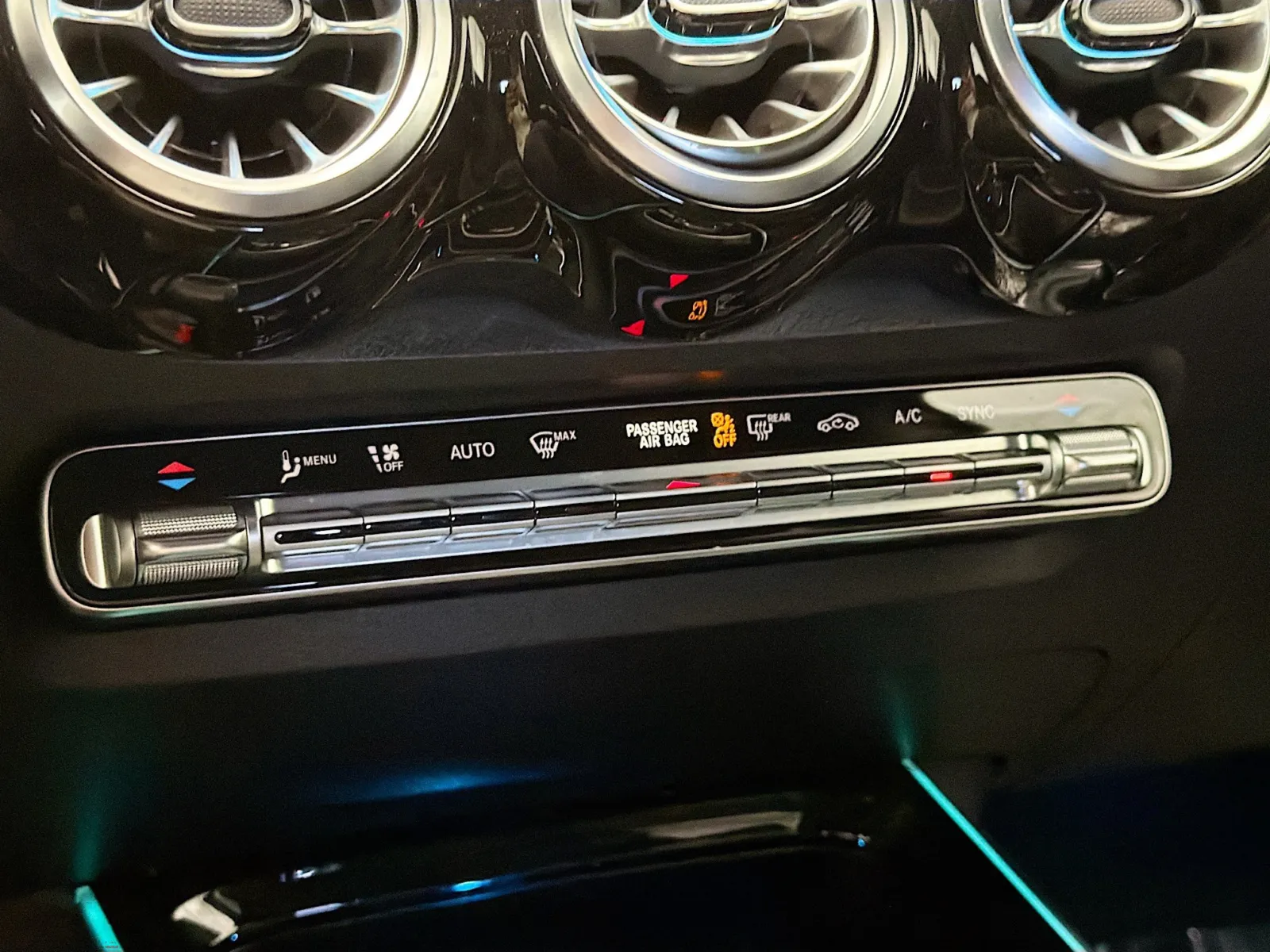 Mercedes-Benz GLB photo 10