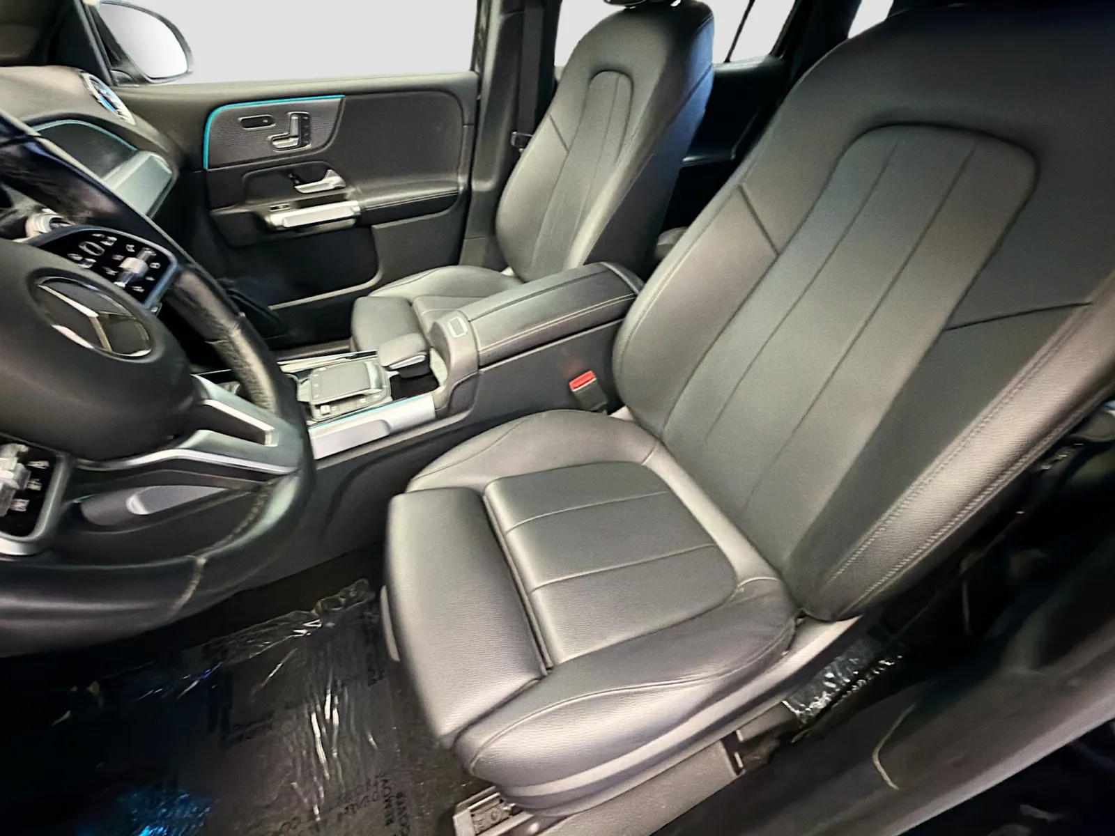 Mercedes-Benz GLB photo 11