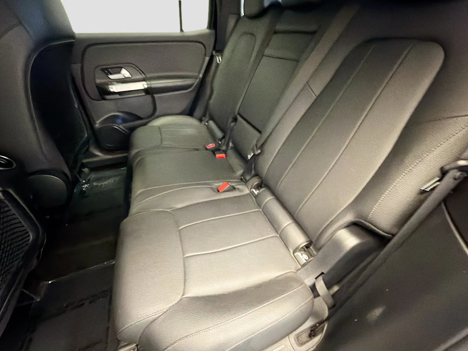 Mercedes-Benz GLB photo 13