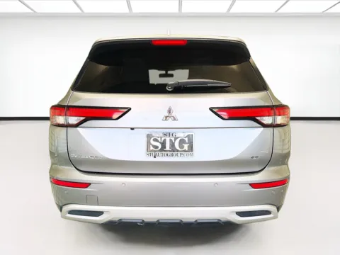 More photos of 2024 Mitsubishi Outlander SE at STG Montclair, CA