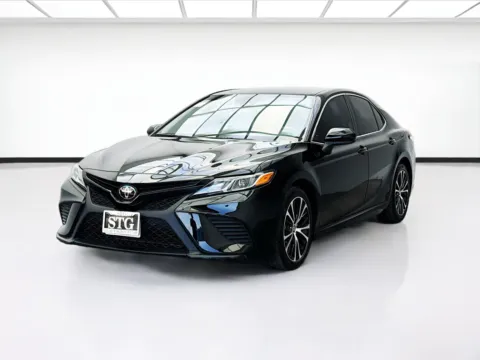 Black 2020 Toyota Camry SE for sale in Montclair, CA