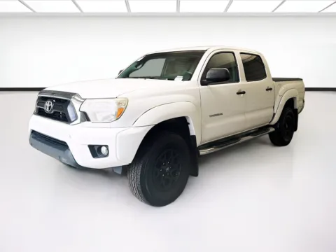 White 2015 Toyota Tacoma PreRunner V6 for sale in Montclair, CA