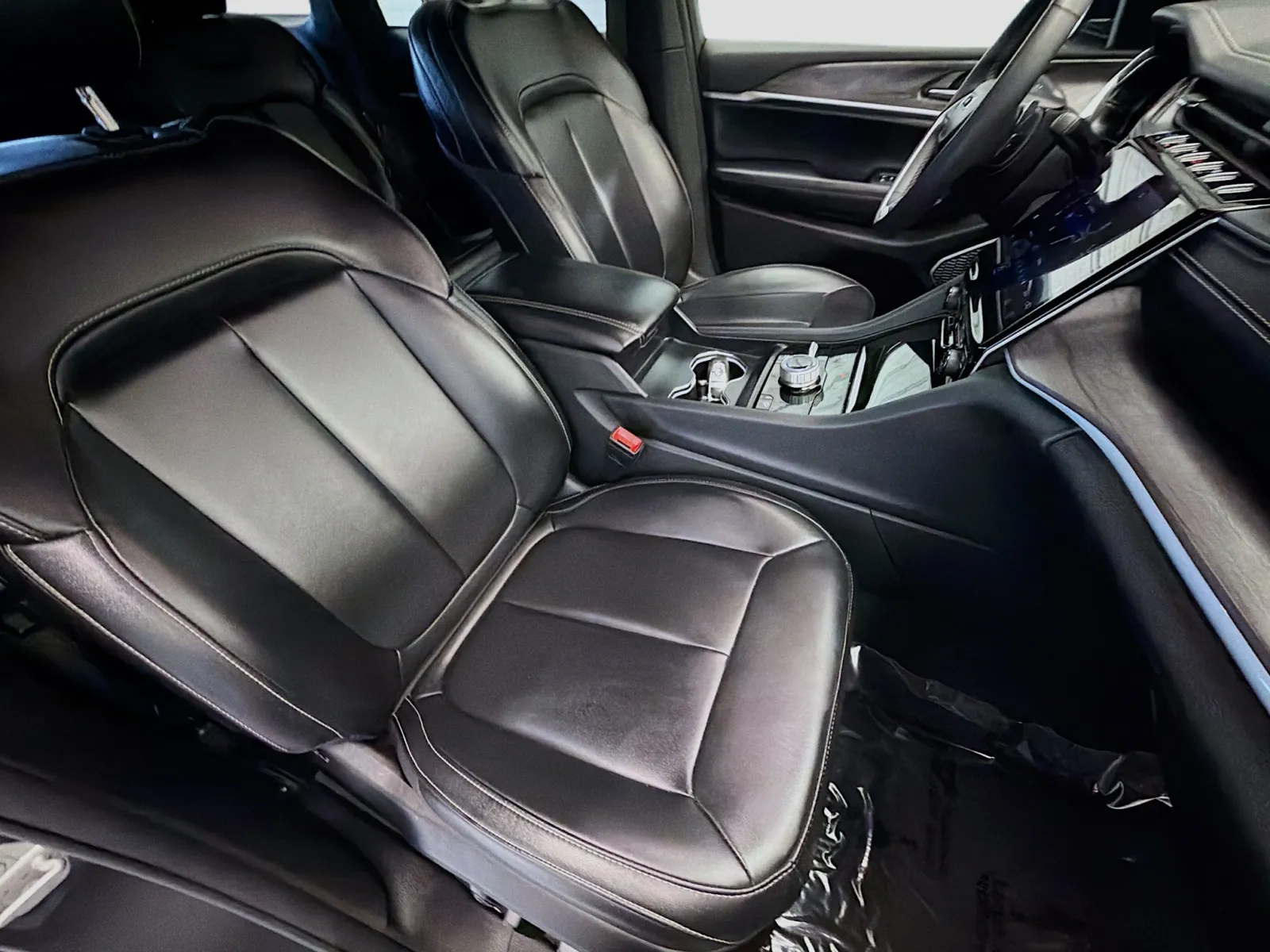 Jeep Grand Cherokee photo 15