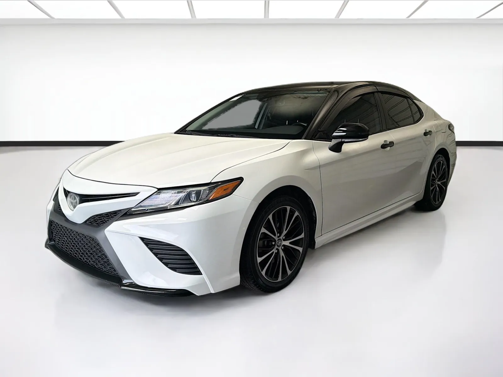 White 2019 Toyota Camry SE for sale in Montclair, CA