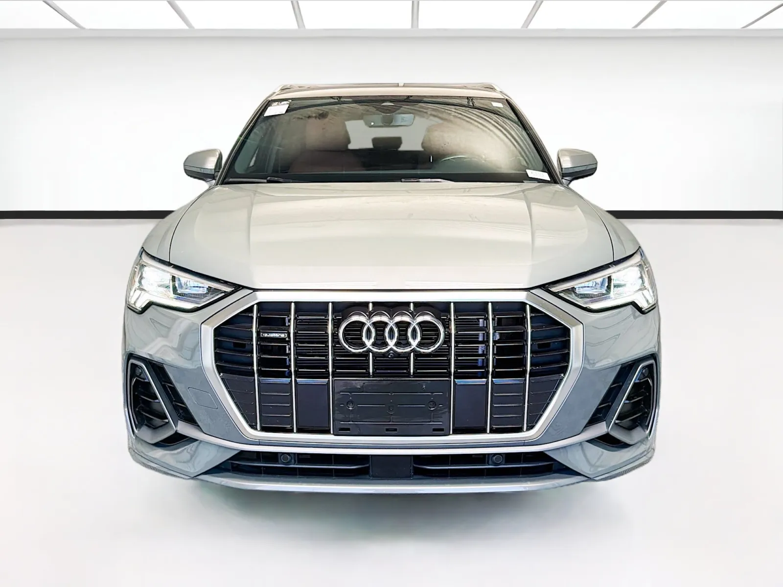 Audi Q3 photo 2