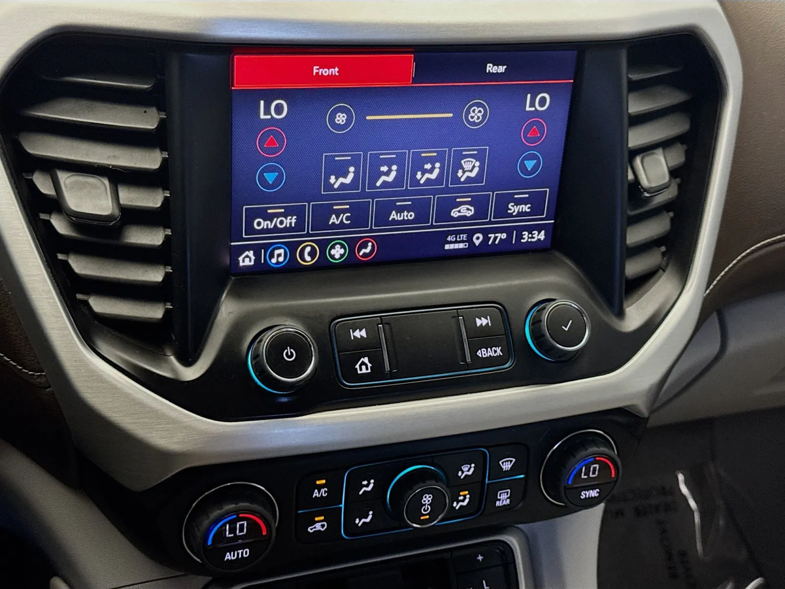 GMC Acadia photo 12