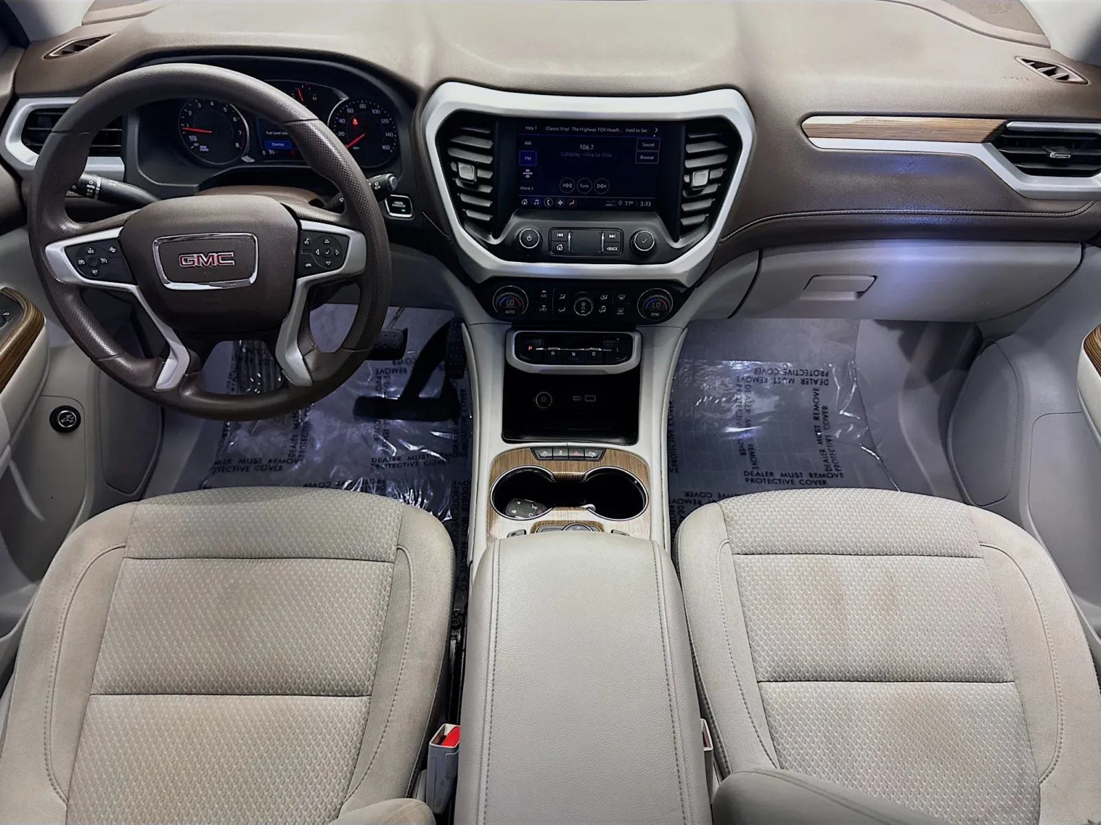 GMC Acadia photo 14