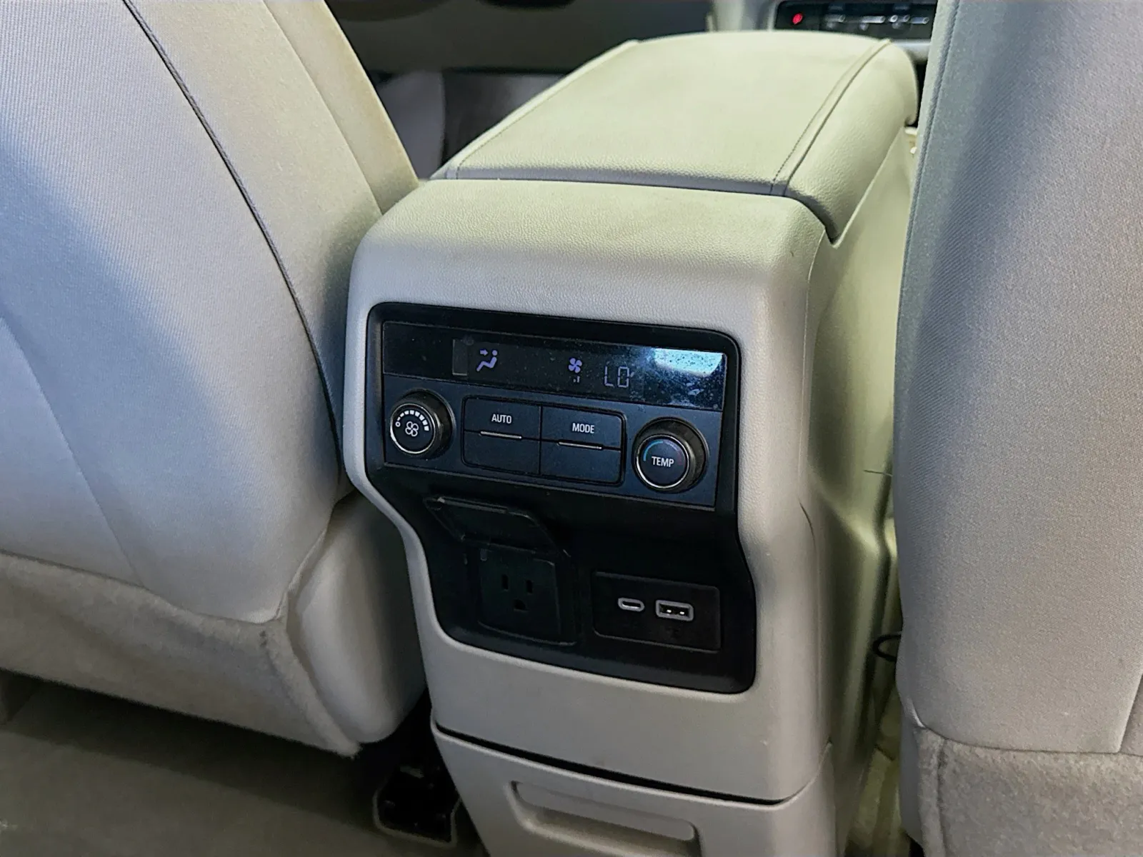 GMC Acadia photo 16