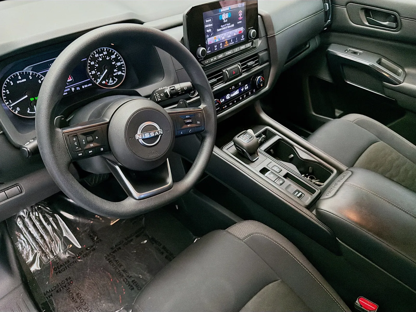 Nissan Pathfinder photo 7