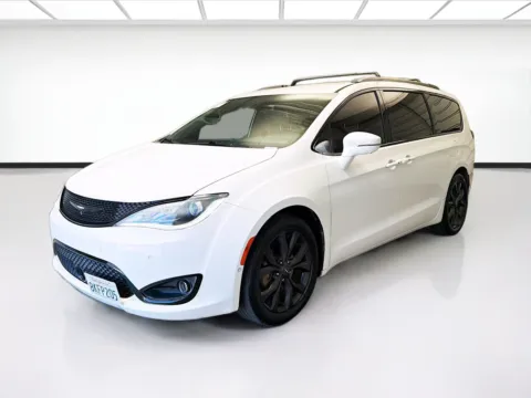 White 2019 Chrysler Pacifica Limited for sale in Montclair, CA