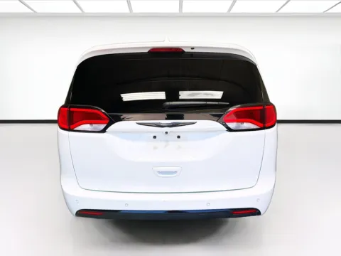 More photos of 2019 Chrysler Pacifica Limited at STG Montclair, CA