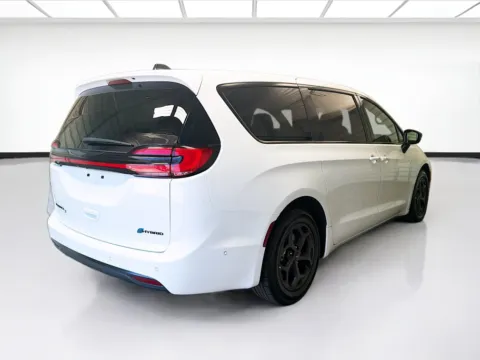 More photos of 2024 Chrysler Pacifica Hybrid Select S Appearance at STG Montclair, CA