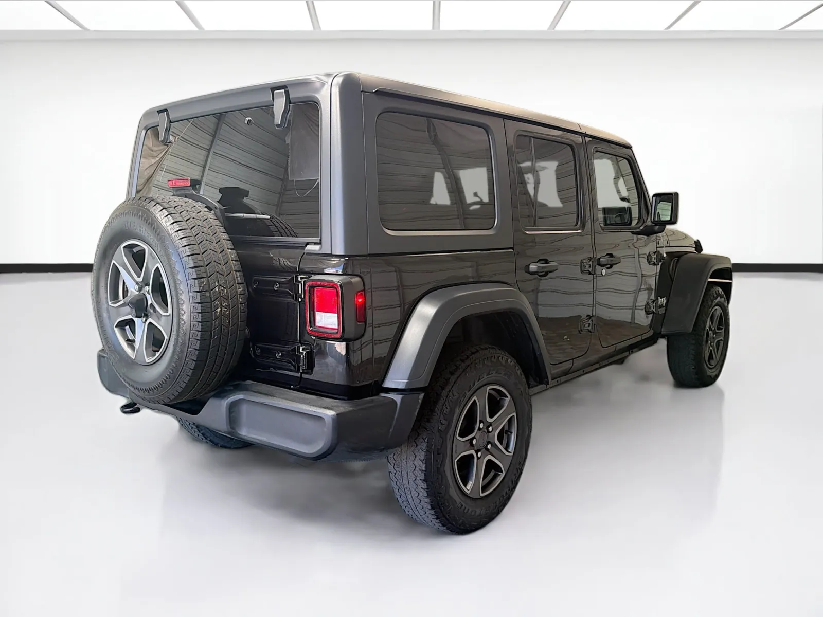 Jeep Wrangler photo 4