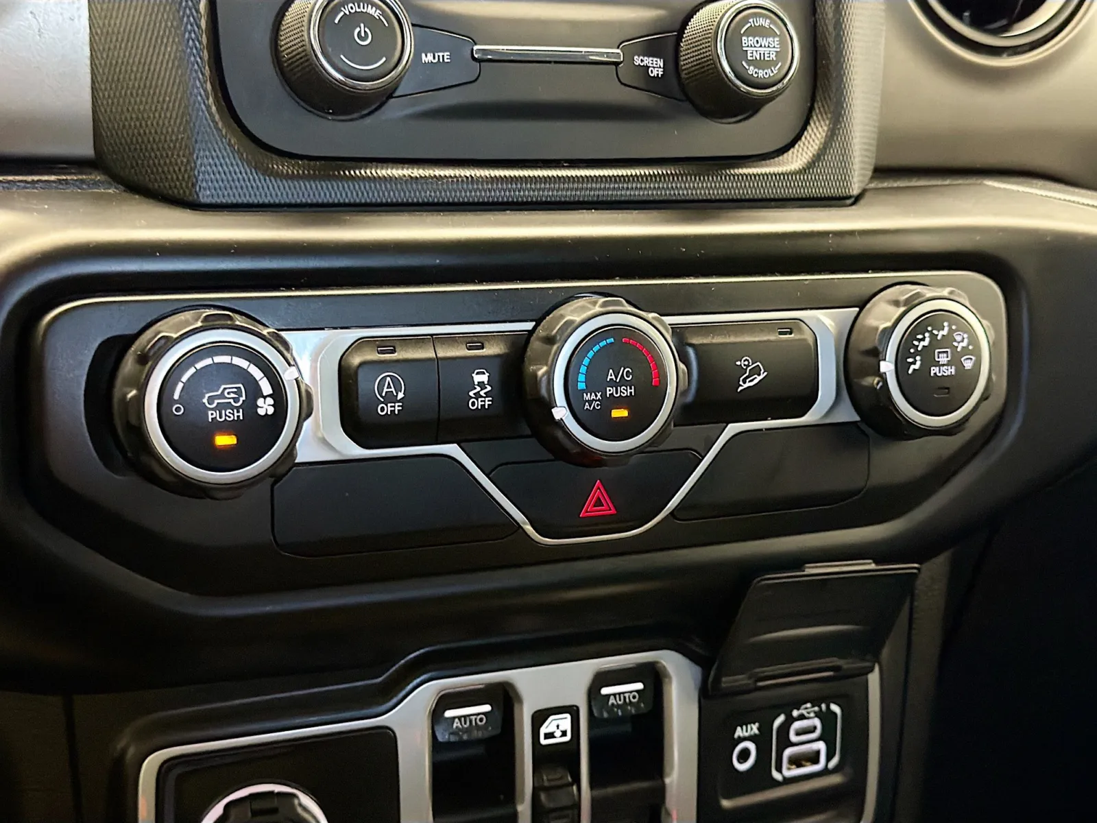 Jeep Wrangler photo 10