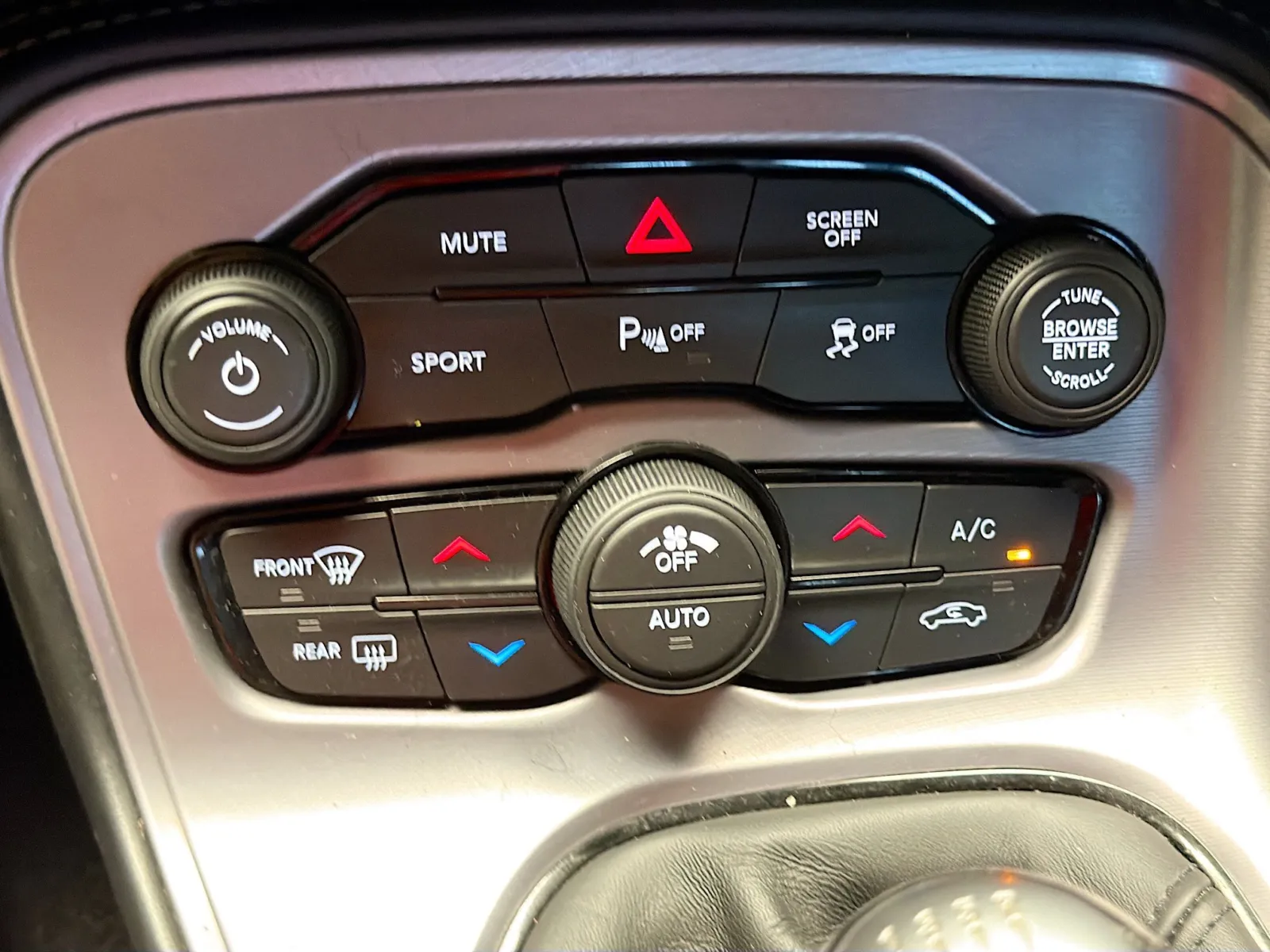 Dodge Challenger photo 10