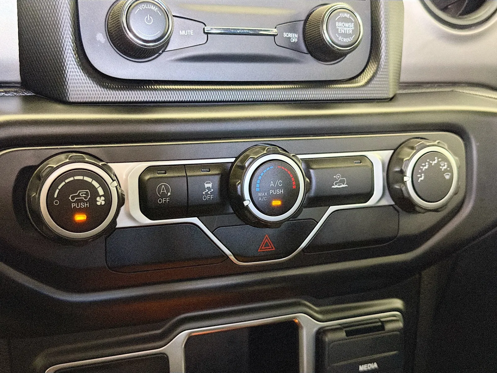 Jeep Gladiator photo 10