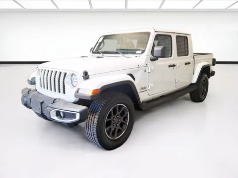 White 2022 Jeep Gladiator Overland for sale in Montclair, CA
