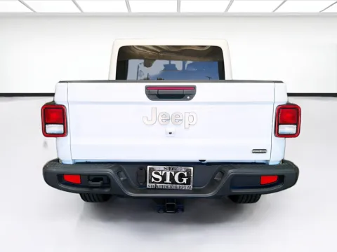 More photos of 2022 Jeep Gladiator Overland at STG Montclair, CA