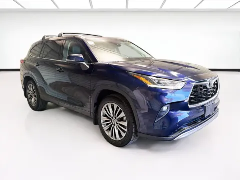 Another view of 2022 Toyota Highlander Platinum for sale in Montclair, CA at STG Montclair
