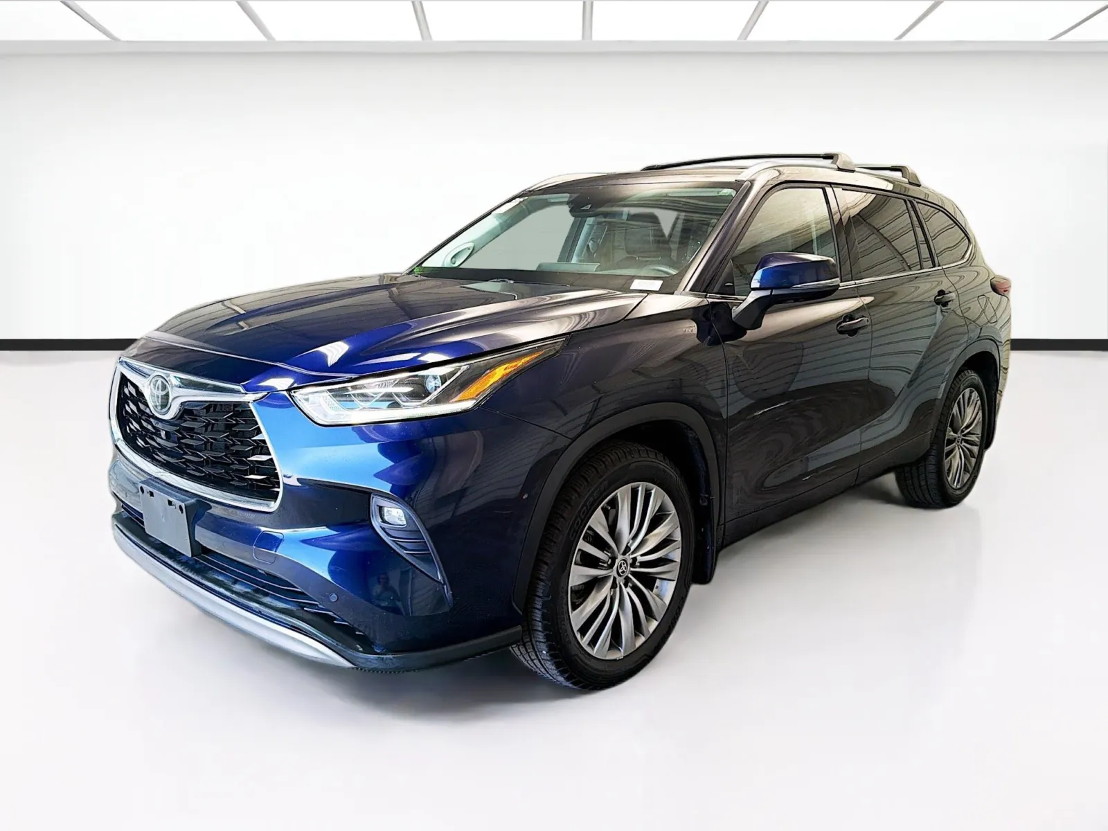 Blue 2022 Toyota Highlander Platinum for sale in Montclair, CA