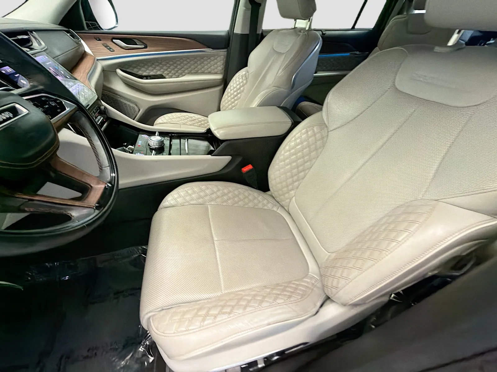 Jeep Grand Cherokee L photo 11