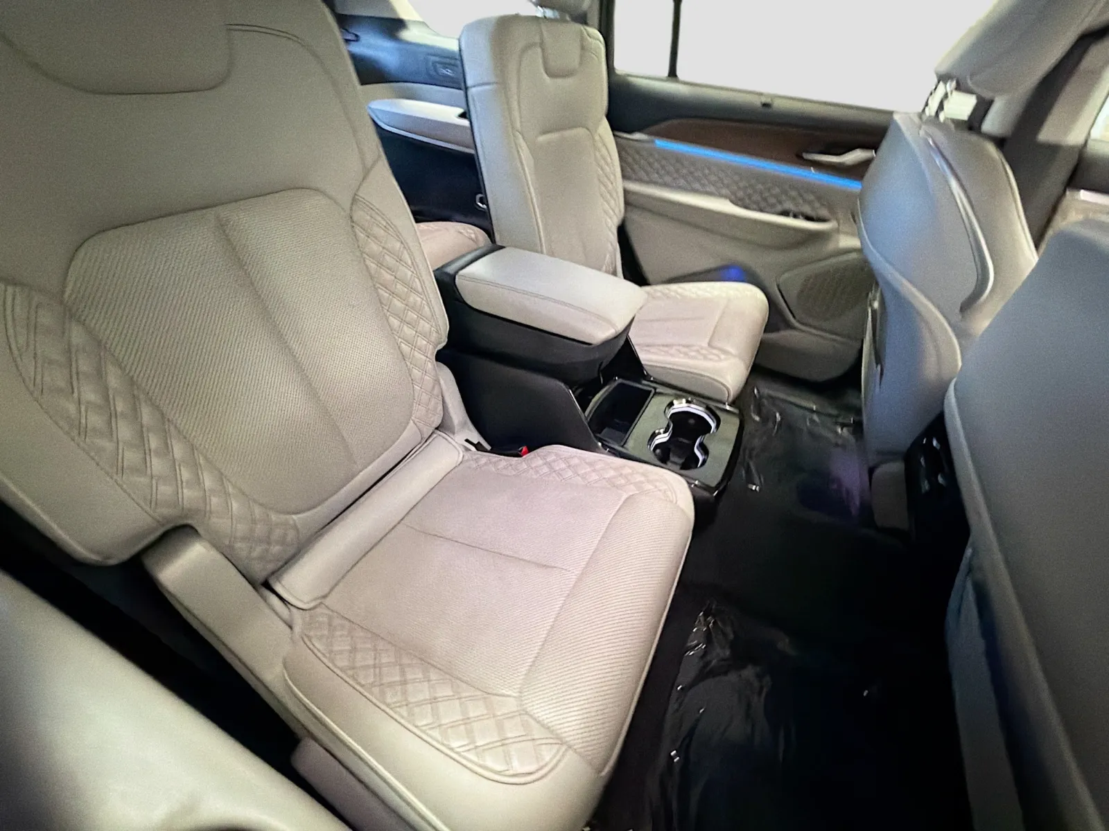 Jeep Grand Cherokee L photo 14