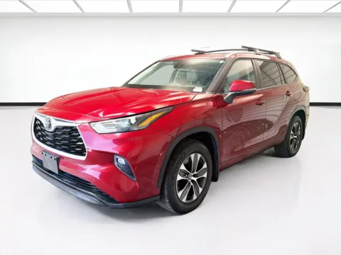 Red 2023 Toyota Highlander XLE for sale in Montclair, CA