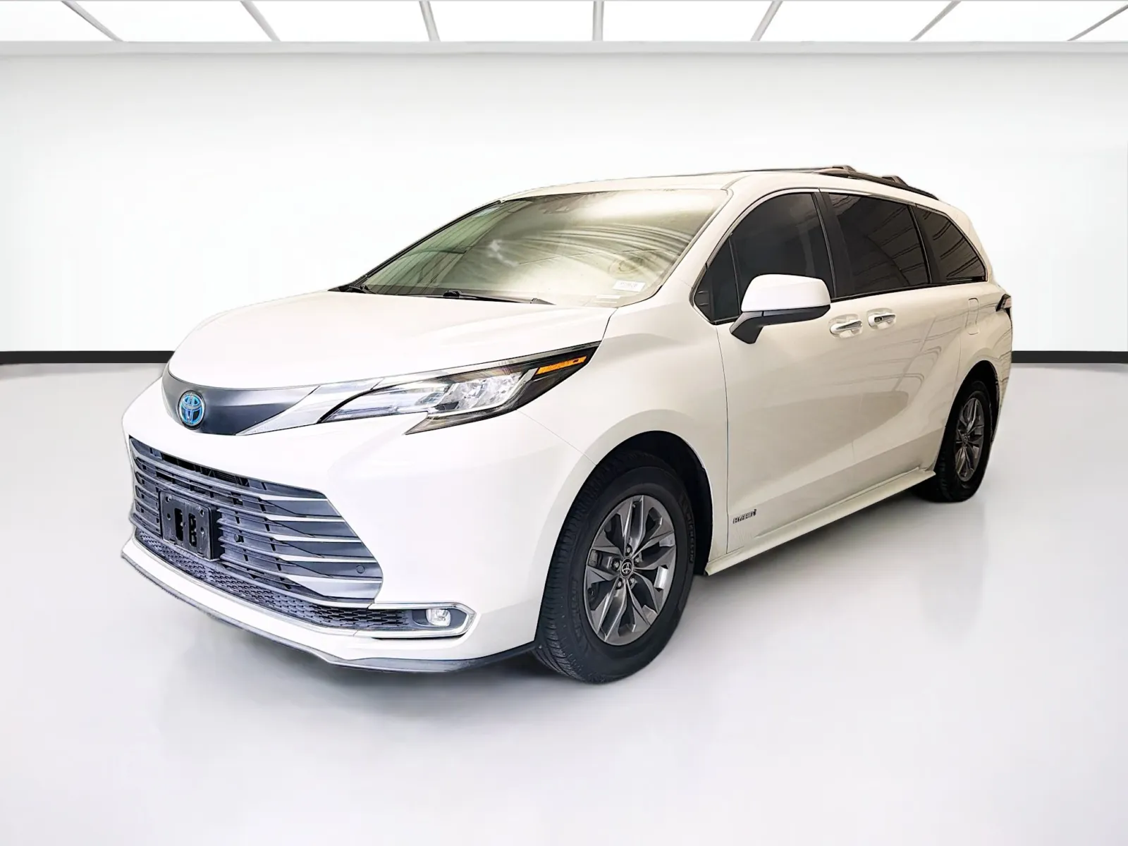 2021 Toyota Sienna XLE 7 Passenger for sale in Montclair, CA