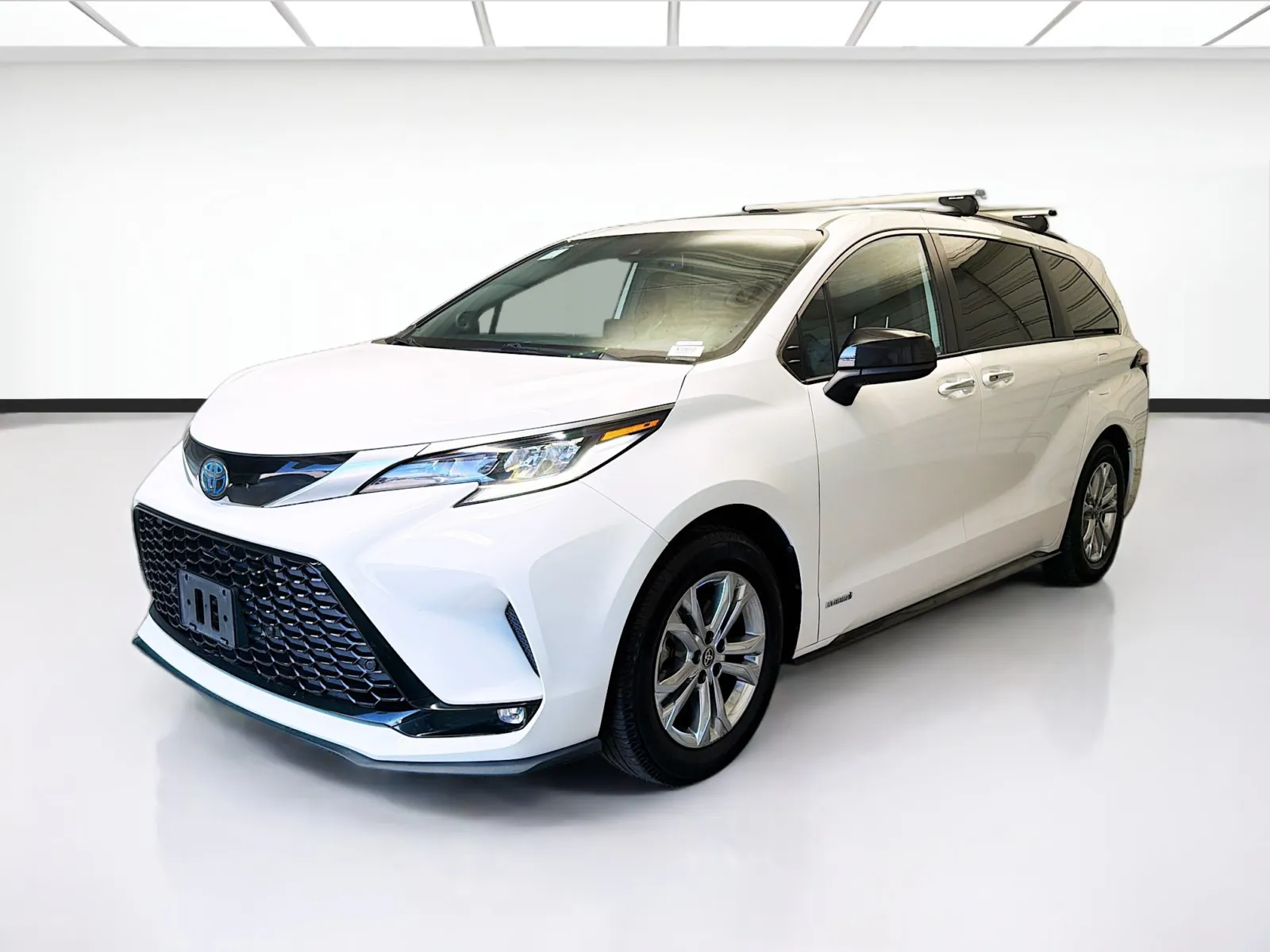 White 2021 Toyota Sienna XSE 7 Passenger for sale in Montclair, CA