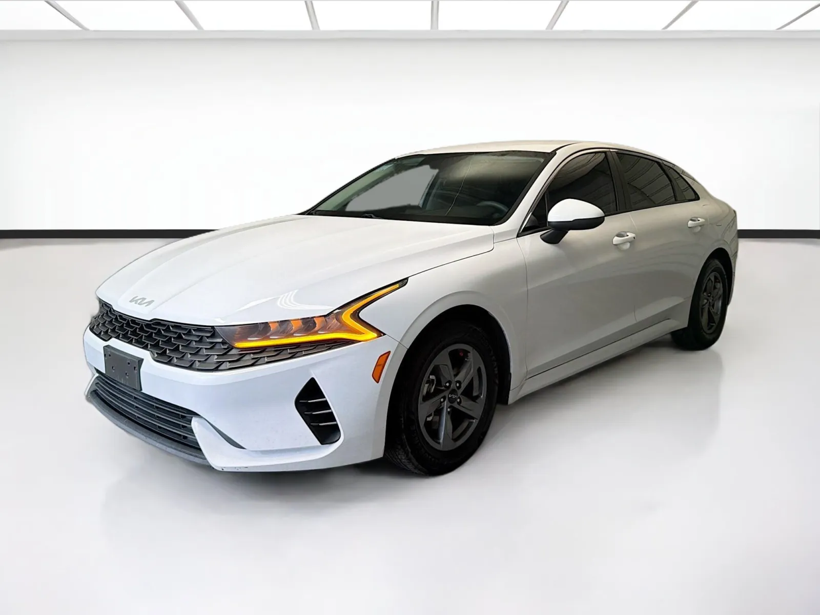 White 2022 Kia K5 LXS for sale in Montclair, CA
