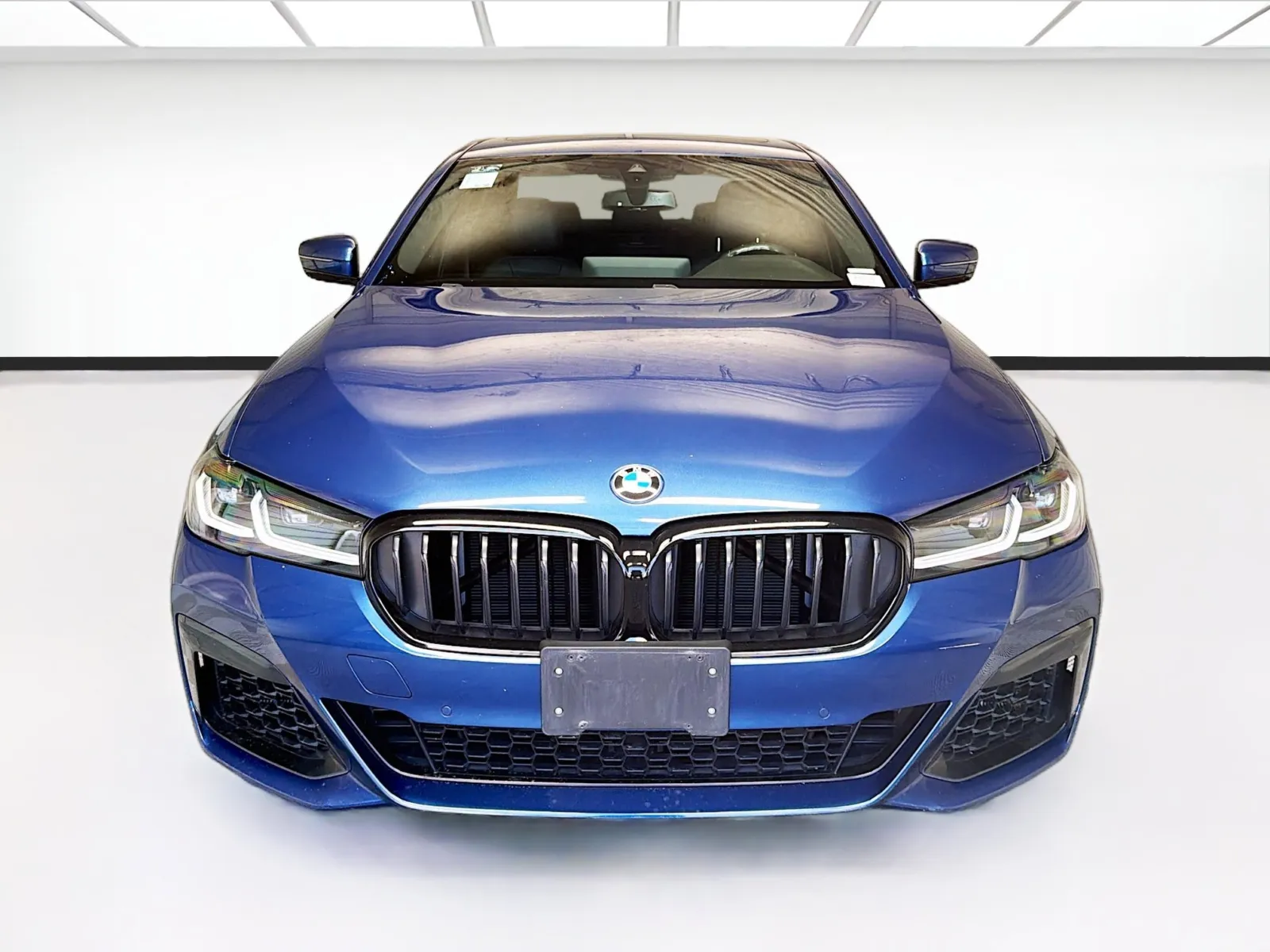 BMW 5 Series photo 2