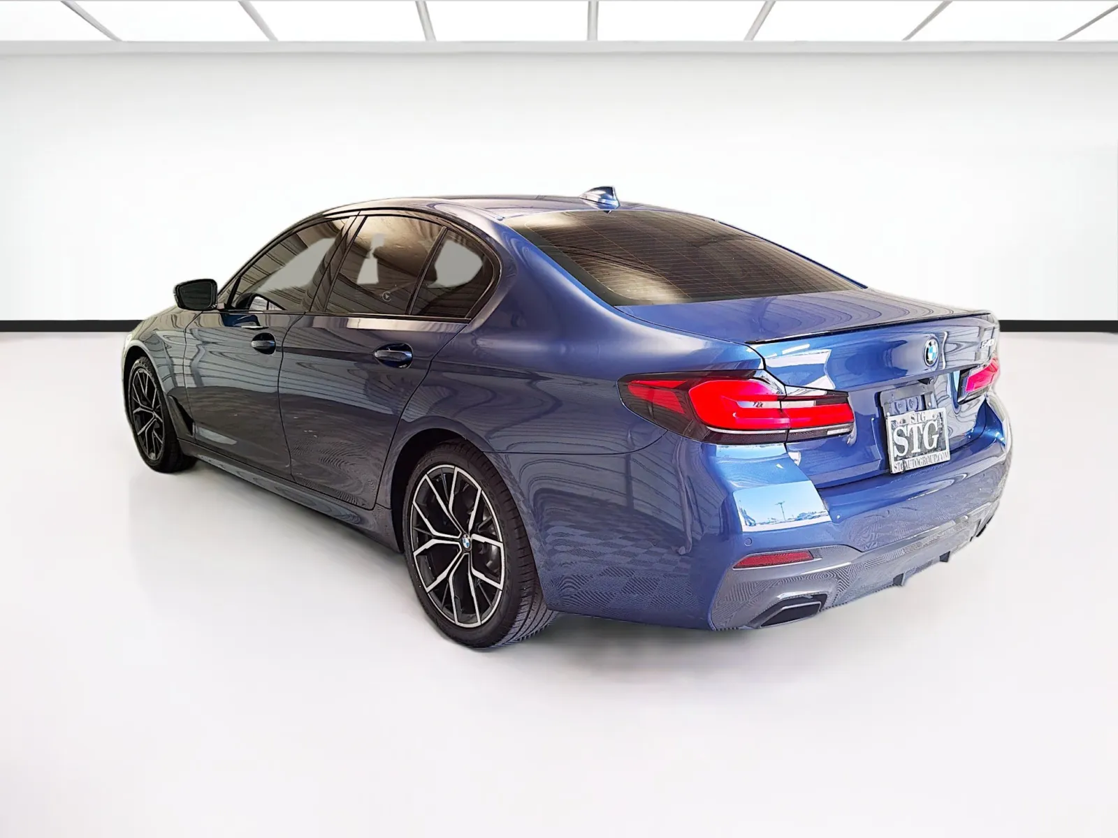 BMW 5 Series photo 6