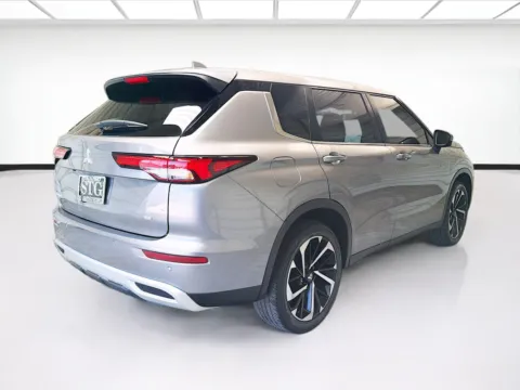 More photos of 2022 Mitsubishi Outlander SE at STG Montclair, CA