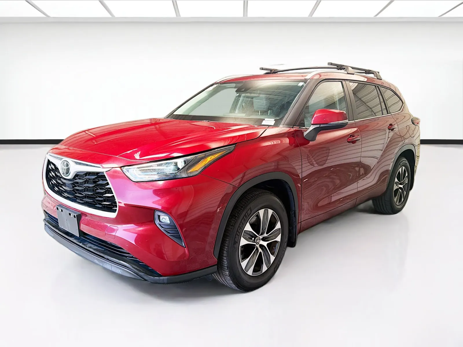 Red 2023 Toyota Highlander XLE for sale in Montclair, CA