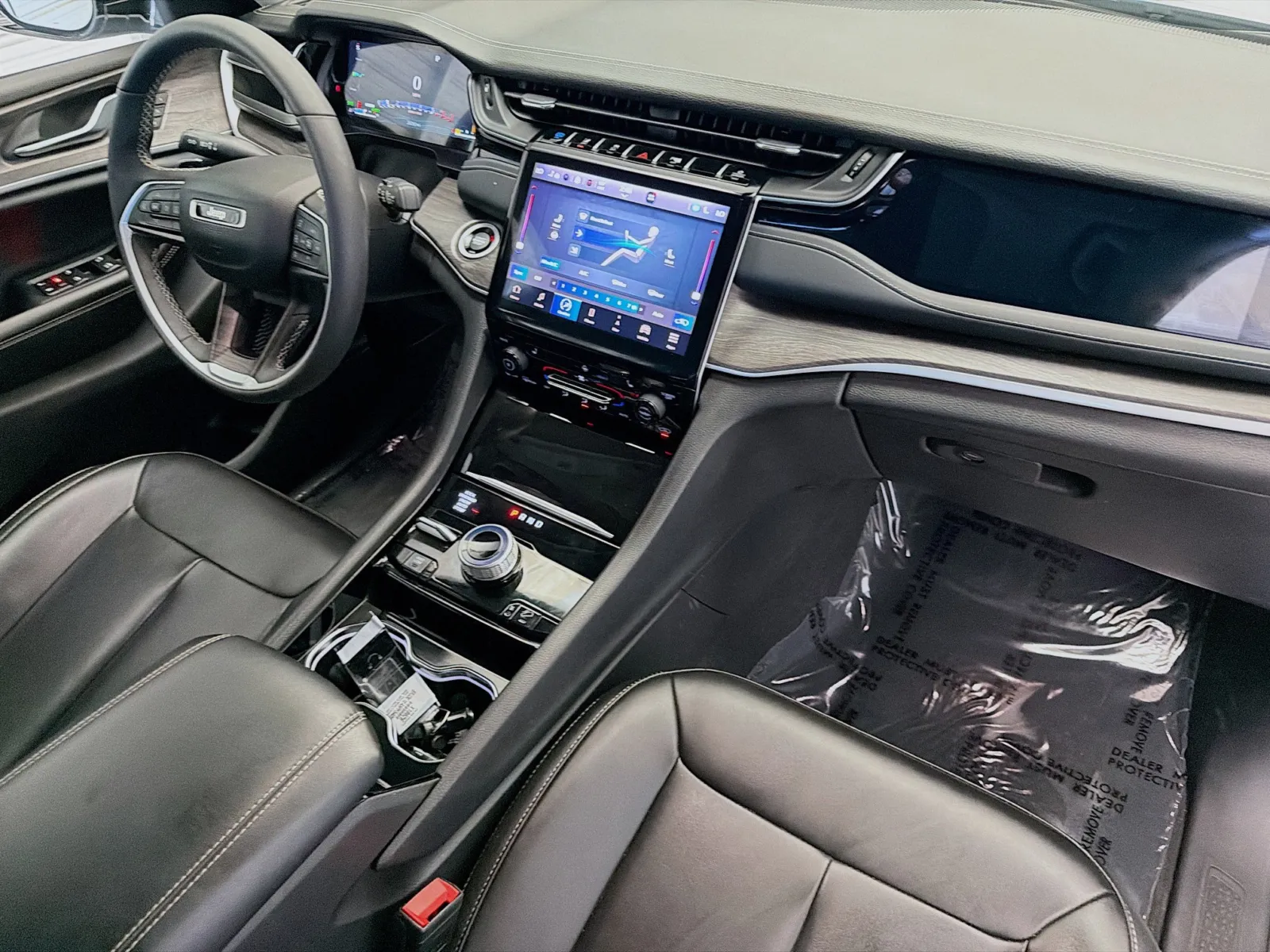 Jeep Grand Cherokee photo 12