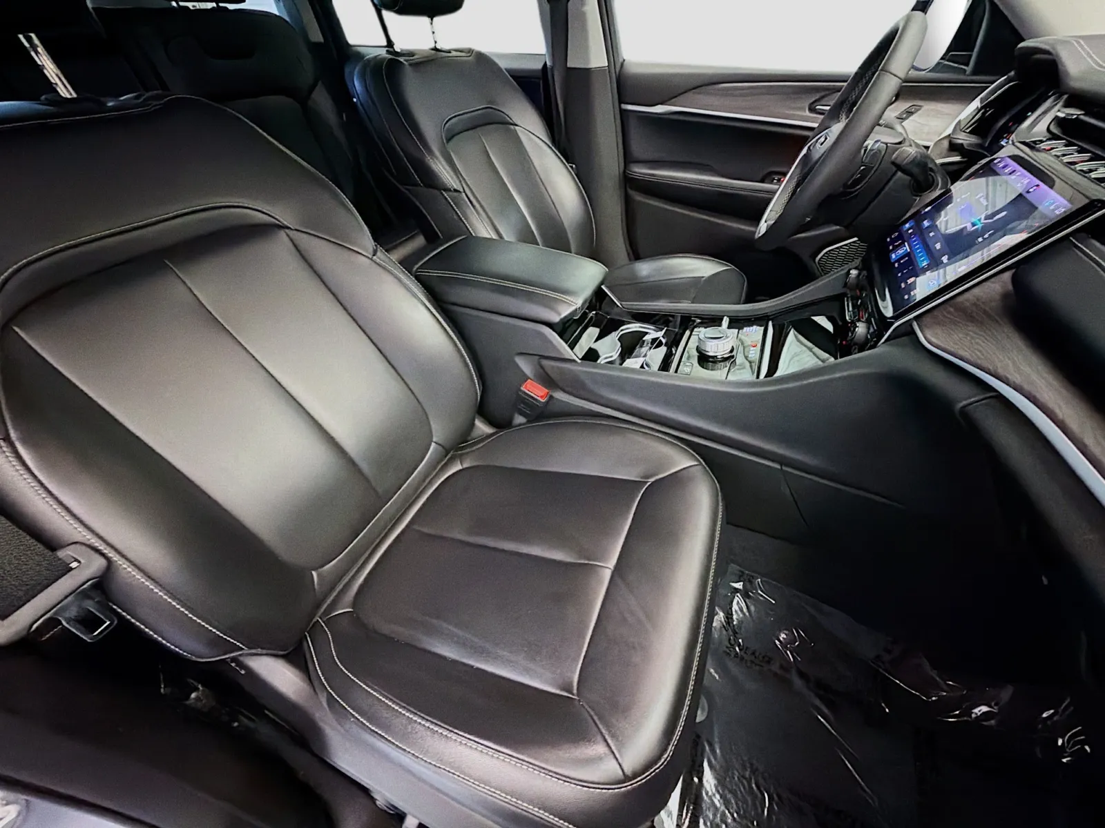 Jeep Grand Cherokee photo 15