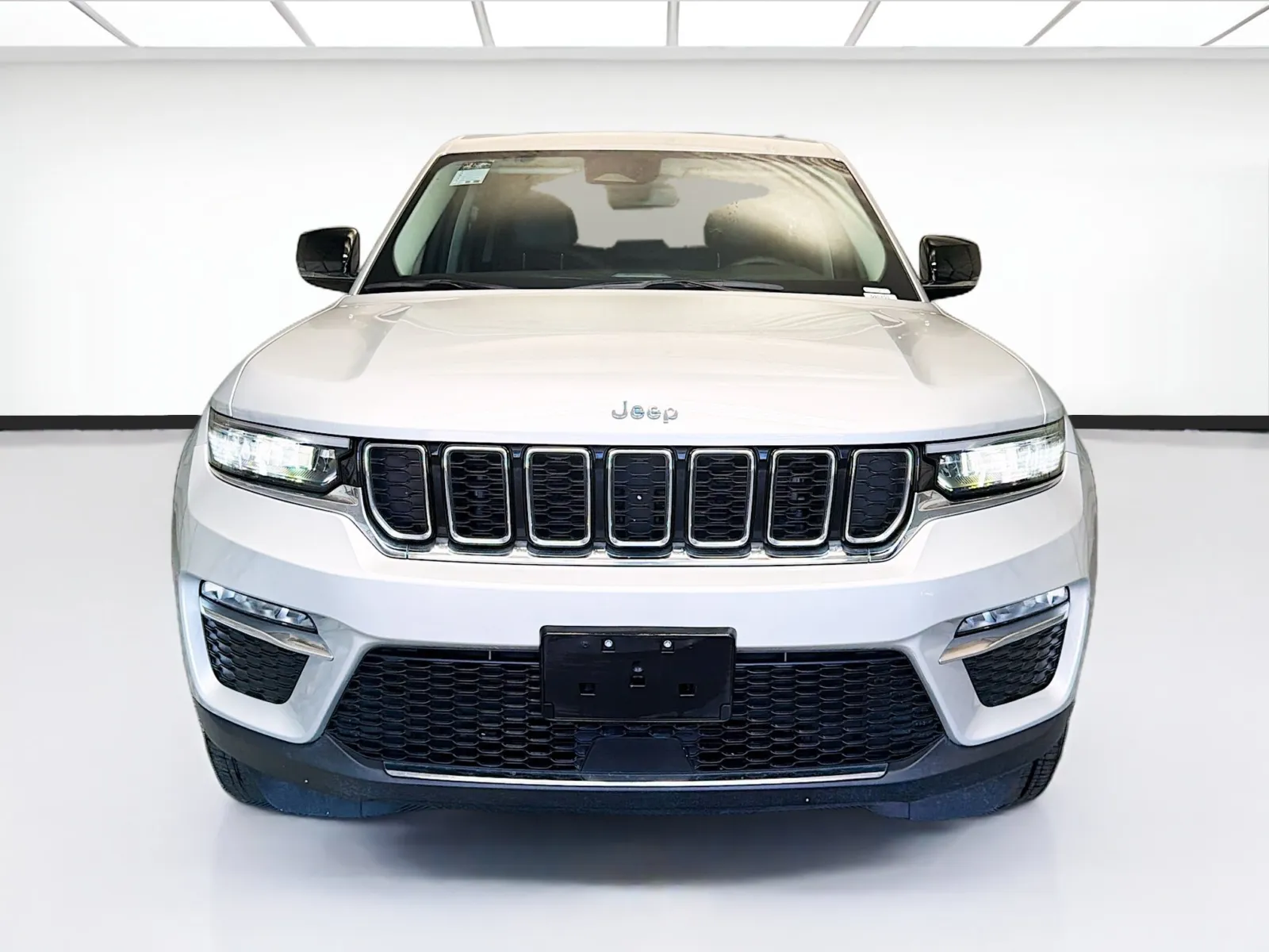 Jeep Grand Cherokee photo 2