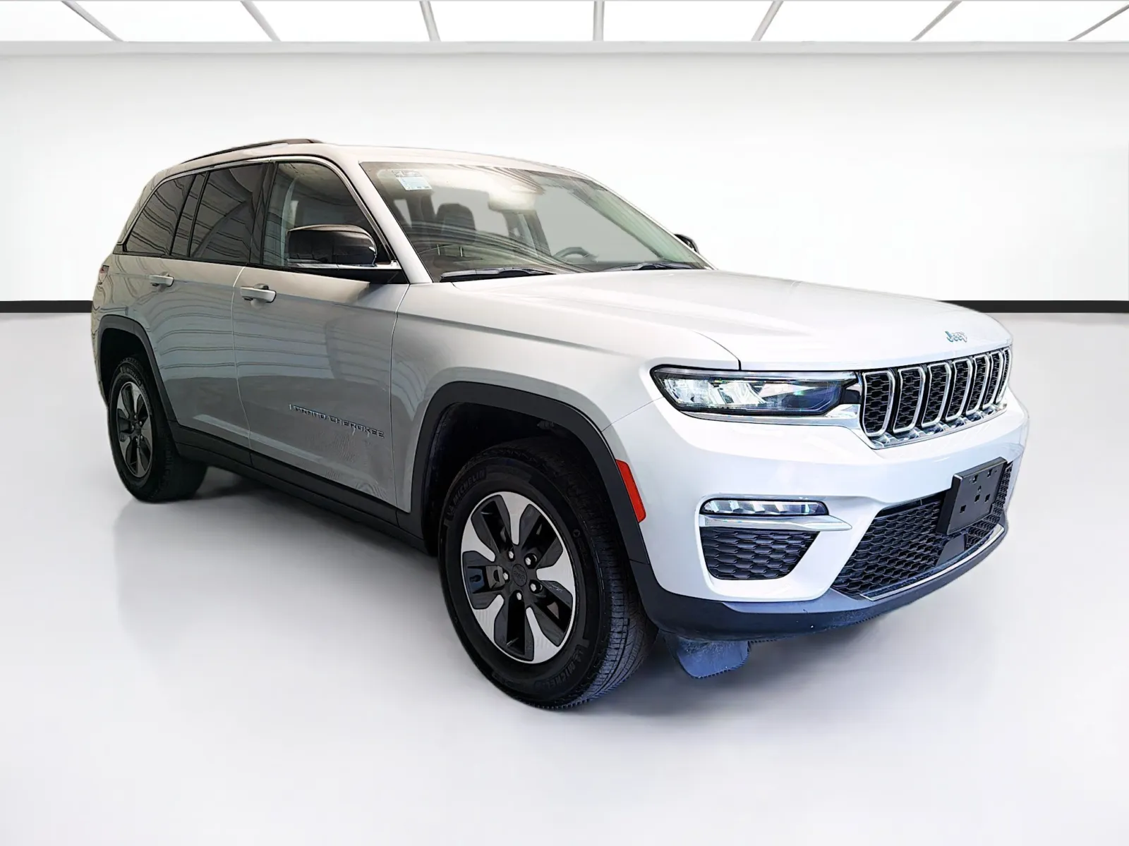 Jeep Grand Cherokee photo 3