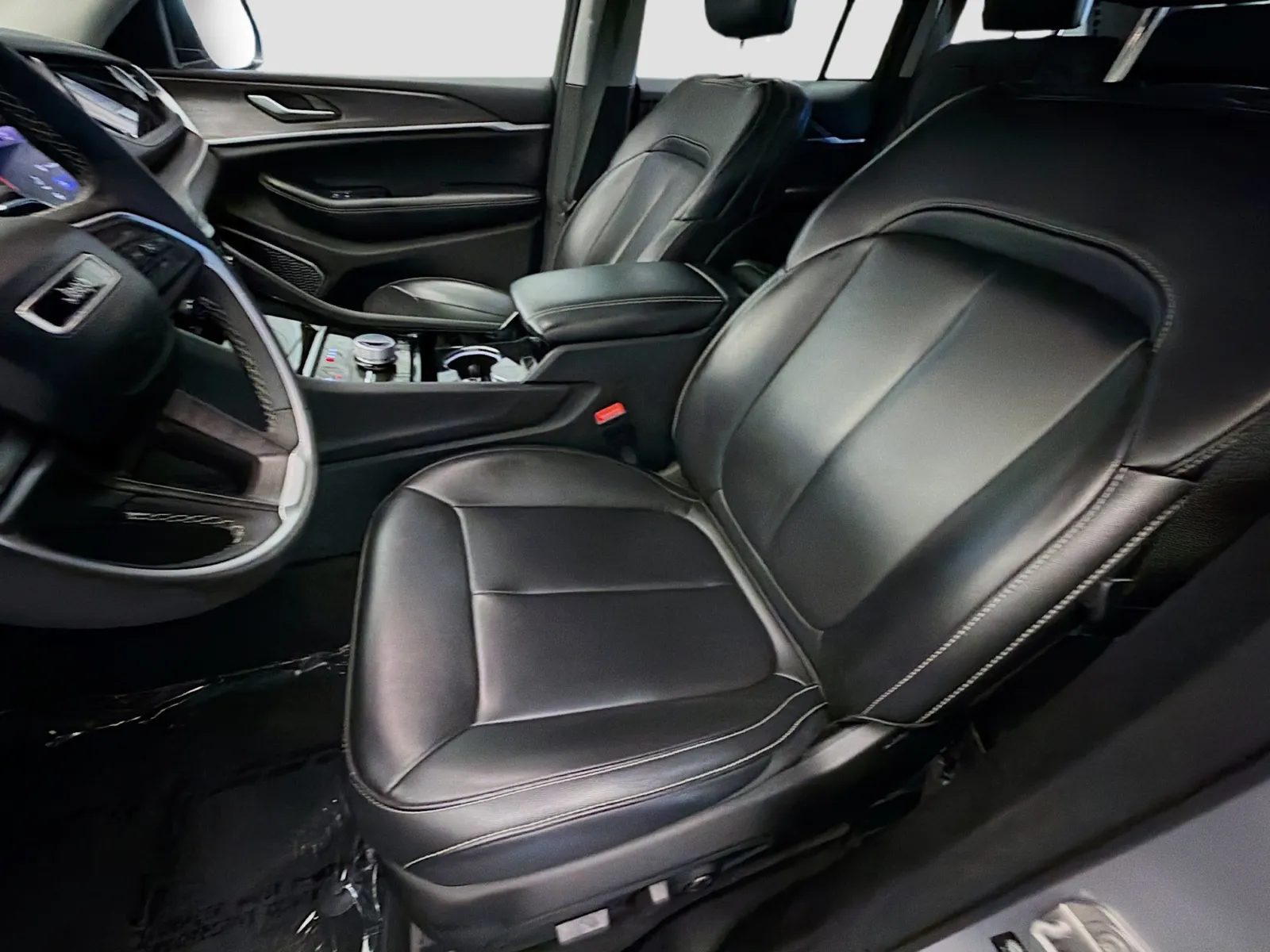 Jeep Grand Cherokee photo 11