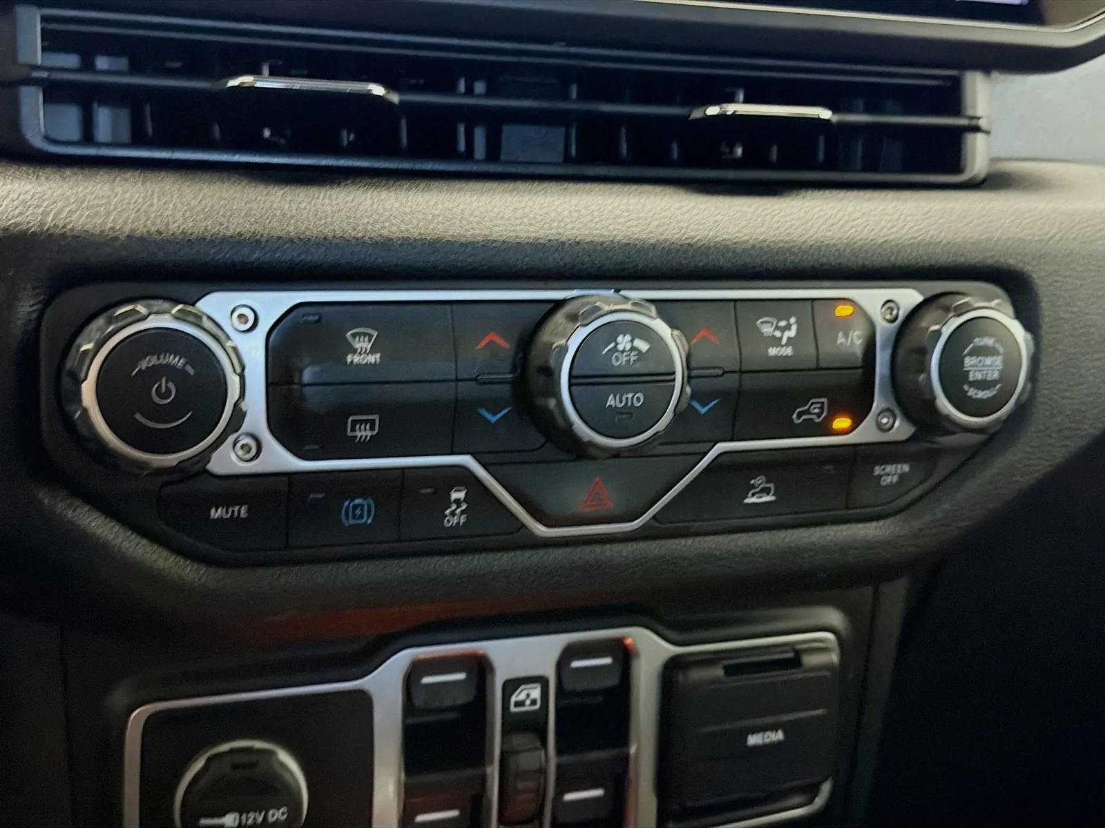 Jeep Wrangler photo 10