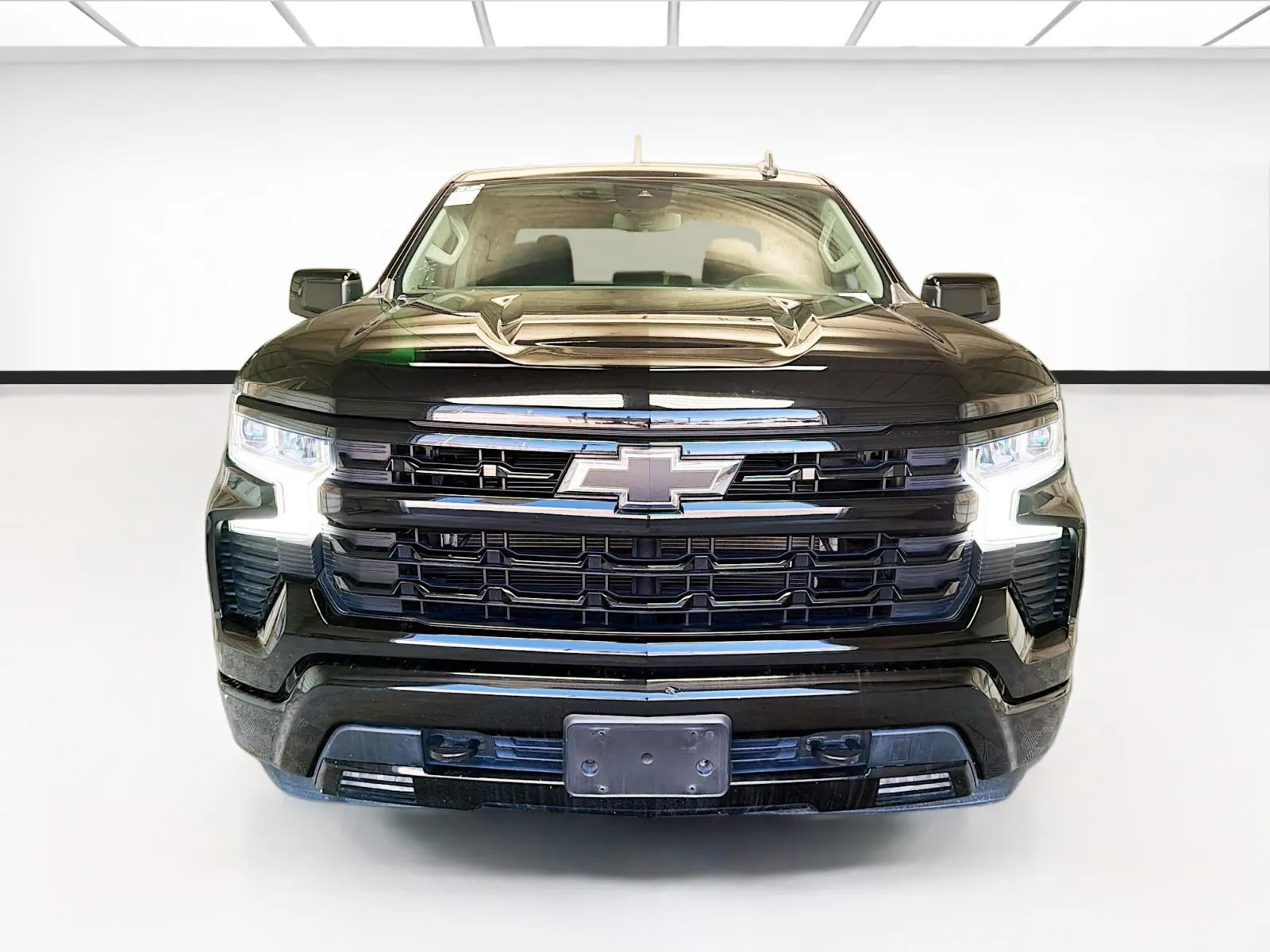 Chevrolet Silverado photo 2
