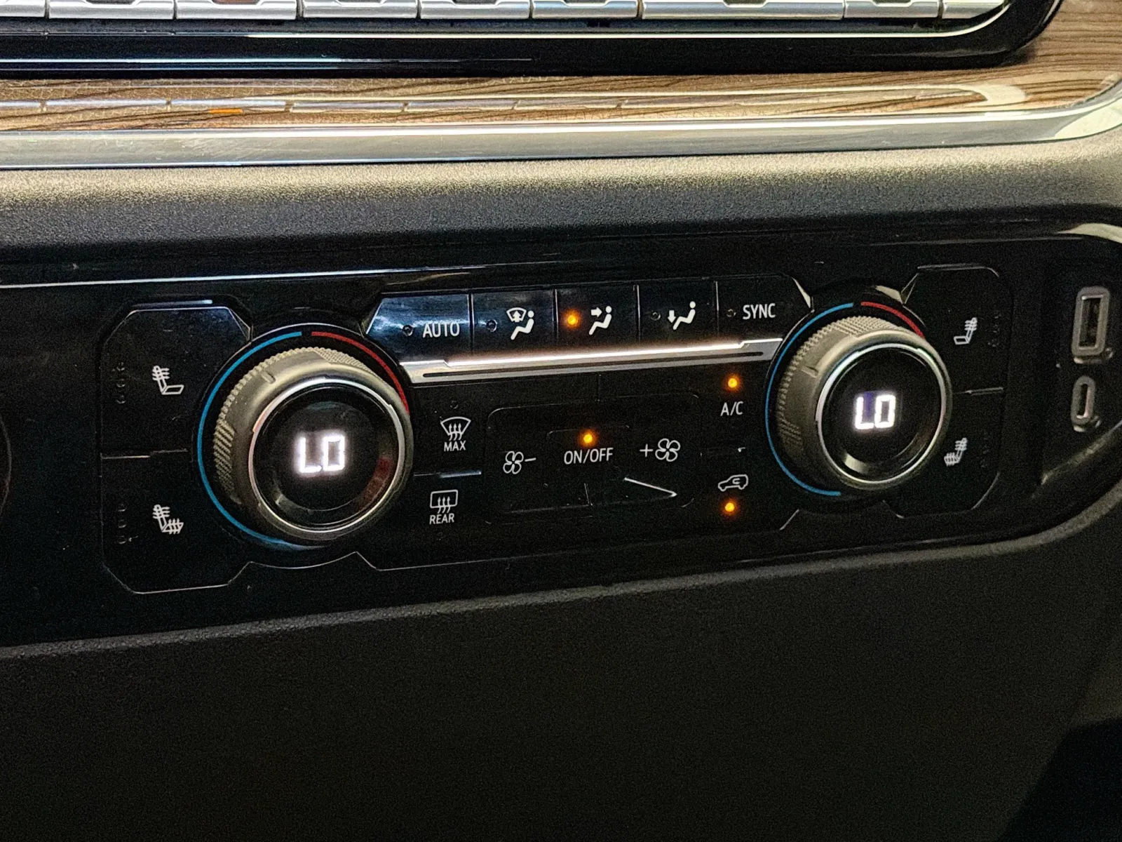 Chevrolet Silverado photo 10