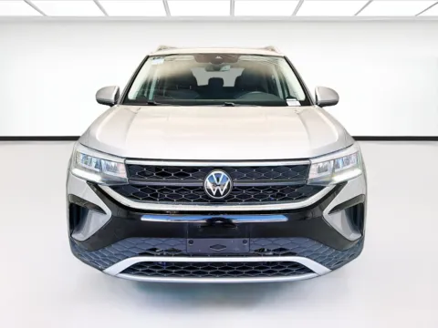 Photos of 2024 Volkswagen Taos 1.5T SE for sale in Montclair, CA at STG Montclair