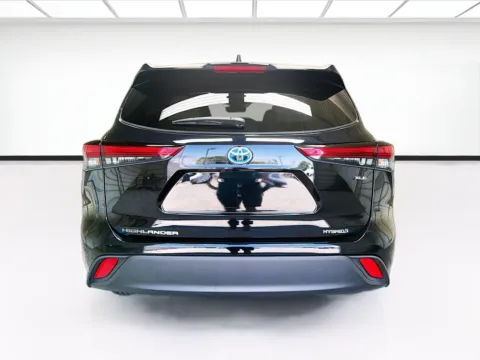 More photos of 2022 Toyota Highlander Hybrid XLE at STG Montclair, CA
